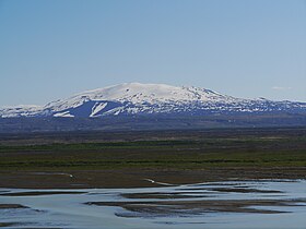 Vue de l'Hekla depuis le hameau de Fossá au bord du Þjórsá.