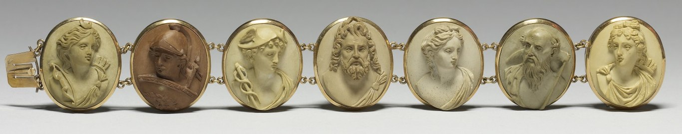 Bracelet et les sept divinités romaines associées aux jours de la semaine (moitié XIXe siècle).