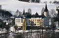 Blick auf das verschneite Schloss