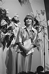 Ati Dijckmeester (nl), la présentatrice du Nationaal Songfestival 1977.