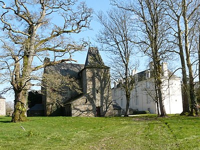 Hôtellerie du Grand Pont-Veix et Château moderne.