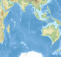 Mapa konturowa Oceanu Indyjskiego, blisko centrum na dole znajduje się punkt z opisem „Amsterdam”