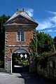 2009 : portail d'entrée de l'ancienne abbaye du Jardinet partiellement détruite.