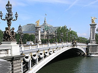 Мост Александра III в Париже: бозаровый декор накладывается на новейшие инженерные конструкции