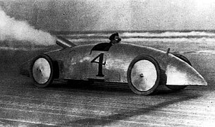 A Stanley Steamer in 1903 setting a record mile at the Daytona Beach Road Course