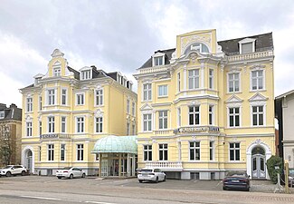 Die Häuser Kronsforder Allee 11 und 13