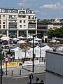 Vue partielle en hauteur du festival, de la gare RER