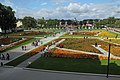 Die aus Blumen gestaltete Krone im Schlosspark