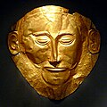Tzv. Agamemnonova maska z Mykén, asi 1600 př. n. l.