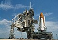 Викочування STS-70 на гусеничному транспортері з мобільною пусковою платформою на стартовий майданчик 39B.