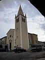 L'église Saint-Saturnin, côté tour.