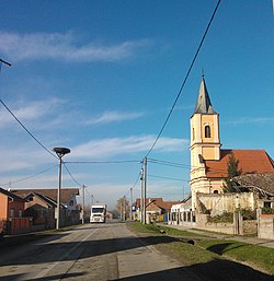 A központ a Szent Illés templommal