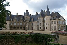 Photographie de la cour du château.