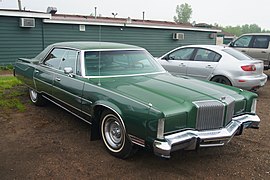 1977 Chrysler New Yorker Brougham (C-body)