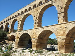 Detalle de la ponte vista dende agües embaxo.