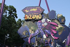 Image de Bizzaro dans un parc d'attraction.