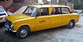 Uma limousine esticada Lada como táxi em Trinidad, Cuba, 2006.