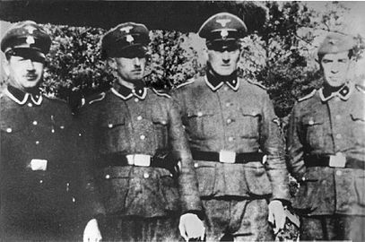 Les SS Paul Bredow, Willy Mentz, Max Möller, et Josef Hirtreider, qui ont exercé diverses responsabilités à Treblinka.