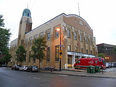 La caserne de pompiers no. 23, sur la place Saint-Henri.