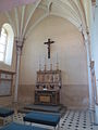 La chapelle avec un retable de la résurrection de Lazare.