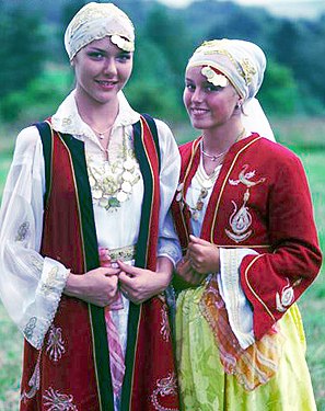 Albaneses amb roba tradicional