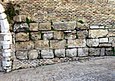 Mura di via della Cisterna viste di fronte (sulla mappa: 1)