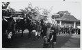 Suasana di Kori Kamandungan Kidul saat upacara pemakaman Susuhunan Pakubuwana X, tahun 1939.