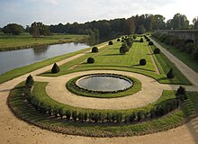 Photographie présentant le jardin bas.