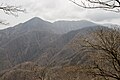 檜洞丸より蛭ヶ岳周辺の山々（��側が蛭ヶ岳・2011年5月）