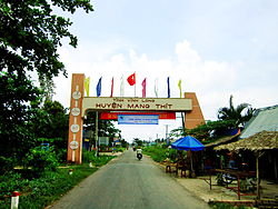 Road to Mang Thít district
