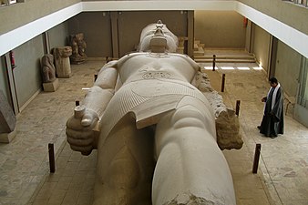 Beeld van Ramses II in museum