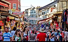 Photo du quartier de Fatih: c’est un centre historique. Il y’a des commerces et beaucoup de touriste.