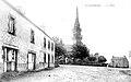 Plouédern ː la place de l'église vers 1920 (carte postale).