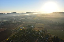 Uitsig oor Skeerpoort vanuit 'n warmlugballon