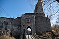 Der Zugang zur Ruine über den Burggraben