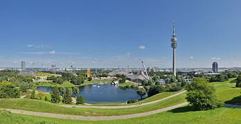 Parc olympique de Munich voisin (et Tour BMW), des Jeux olympiques d'été de 1972.