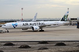 Nouvelle livrée Air Austral (chaque appareil a une gouverne de couleur différente)