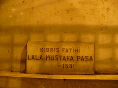 Lala Mustafa Paşa'nın Eyüp Sultan Camii müştemilatında bulunan kabrinin yanına yerleştirilen tabela