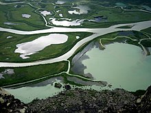 De nombreux bras de rivières et petits lacs alternant avec des forêts et prairies humides.