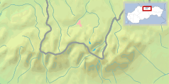 Mapa konturowa Tatr, po prawej znajduje się czarny trójkącik z opisem „Hawrań”