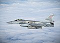 Puolan ilmavoimien käytössä oleva F-16 Fighting Falcon -hävittäjä.
