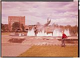 Hvalfangsmonumentet ved hotellet 1961 Foto: Nasjonalbiblioteket