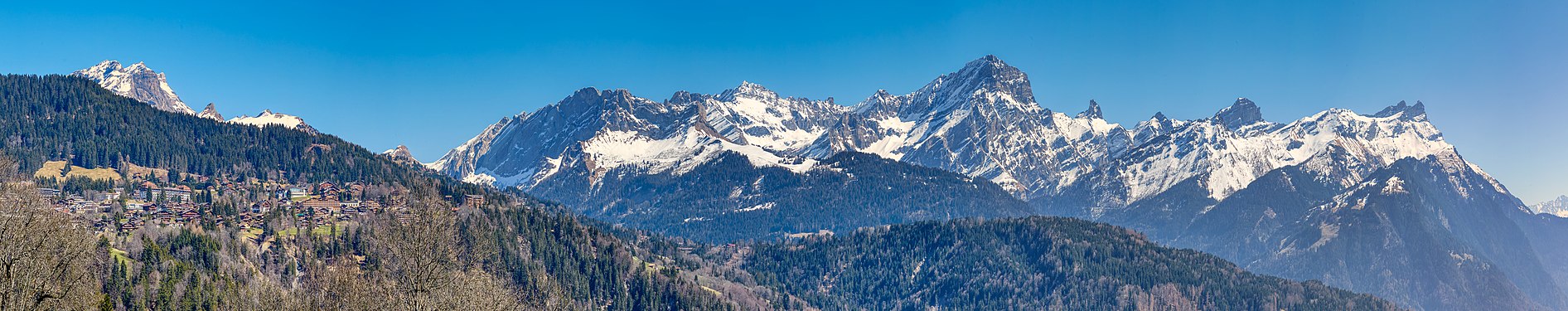 Villars-sur-Ollon Village and Mountains