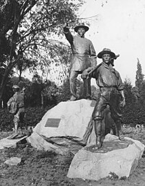 General Harrison Grey Otis statue at MacArthur Park, complete with "doughboy" and newsboy; likely photographed in the 1930s (Los Angeles Public Library WPA 6012)