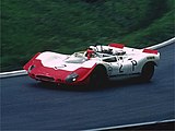 Gerhard Mitter pilotando un Porsche 908 durante a carreira dos 1000 km de Nürburgring de 1969.