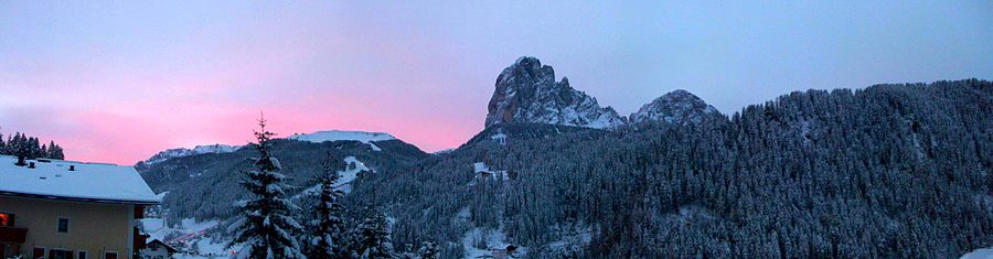 St. Christina in Gröden. Háttérben a Langkofel és a Saslong lesíklópálya