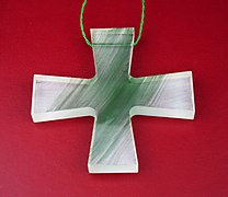 Croix pectorale pour la liturgie en verre et vert.