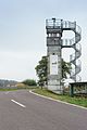 Umnutzung des Grenzturms an der Elbe bei Lenzen (Brandenburg) für touristische Zwecke mit Werbung für das Grüne Band
