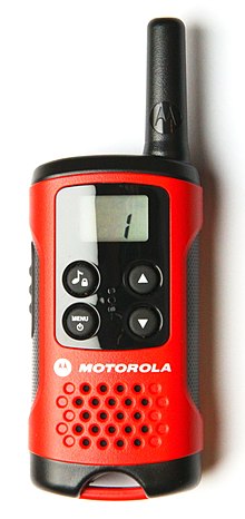 Rádio produzido por motorola solutions modelo t40 para uso empresarial.