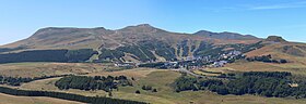 Panorama des monts Dore avec le puy de Champgourdeix à droite.